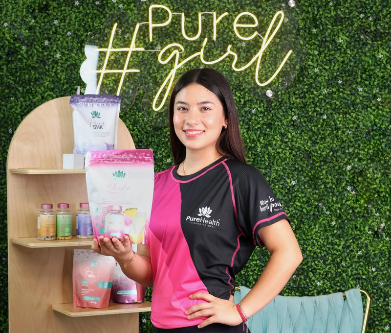 Asesora de Pure Health con productos